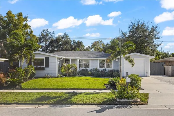$685,000 | 3122 Regatta Circle, Sarasota, FL 34231