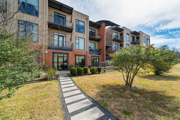 $3,000 | 2525 South Lamar Boulevard, Unit 304, Austin, TX 78704