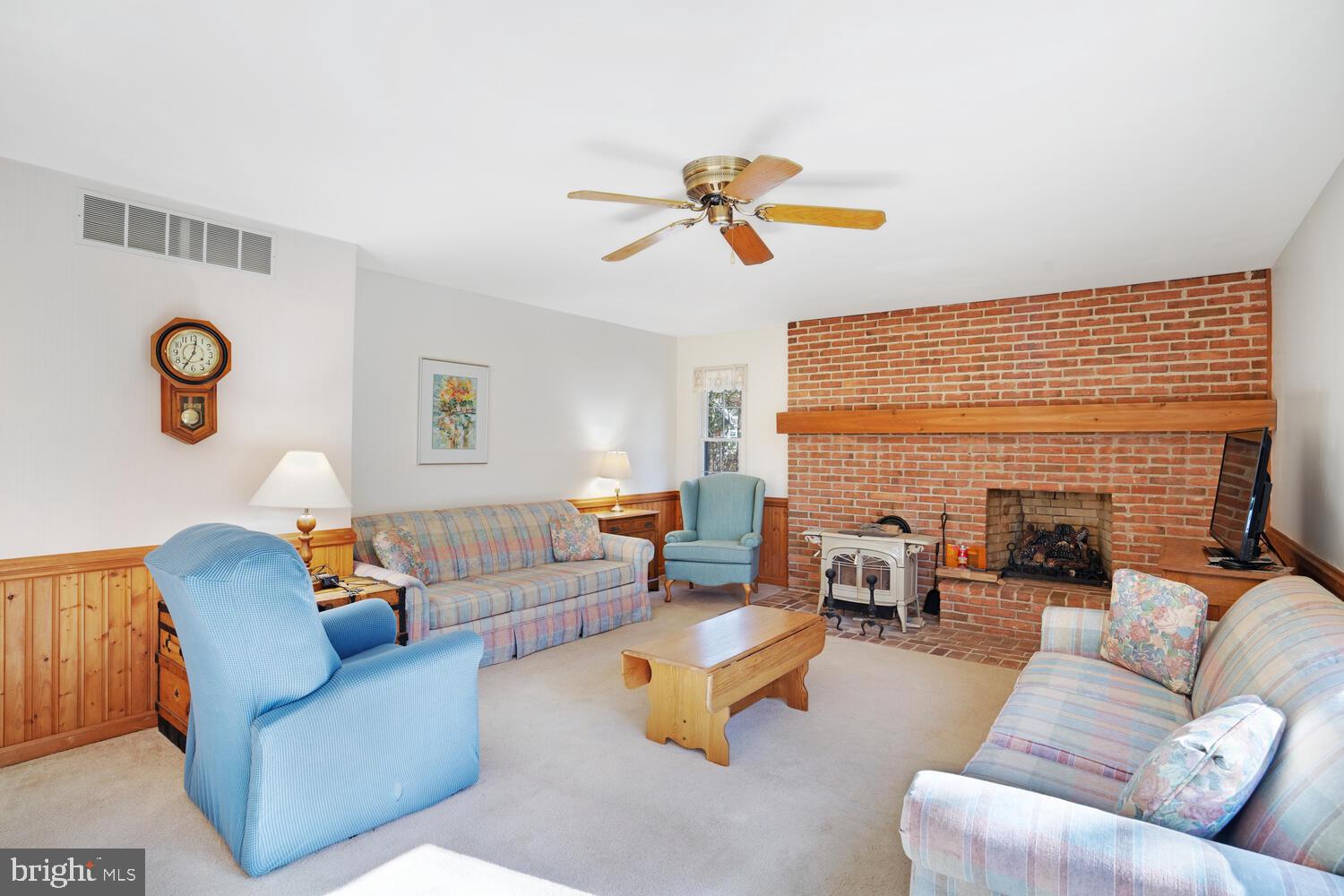 39 John Street Little Egg Harbor, NJ 08087 - Photo 12 of 40 a living room with furniture and a large window