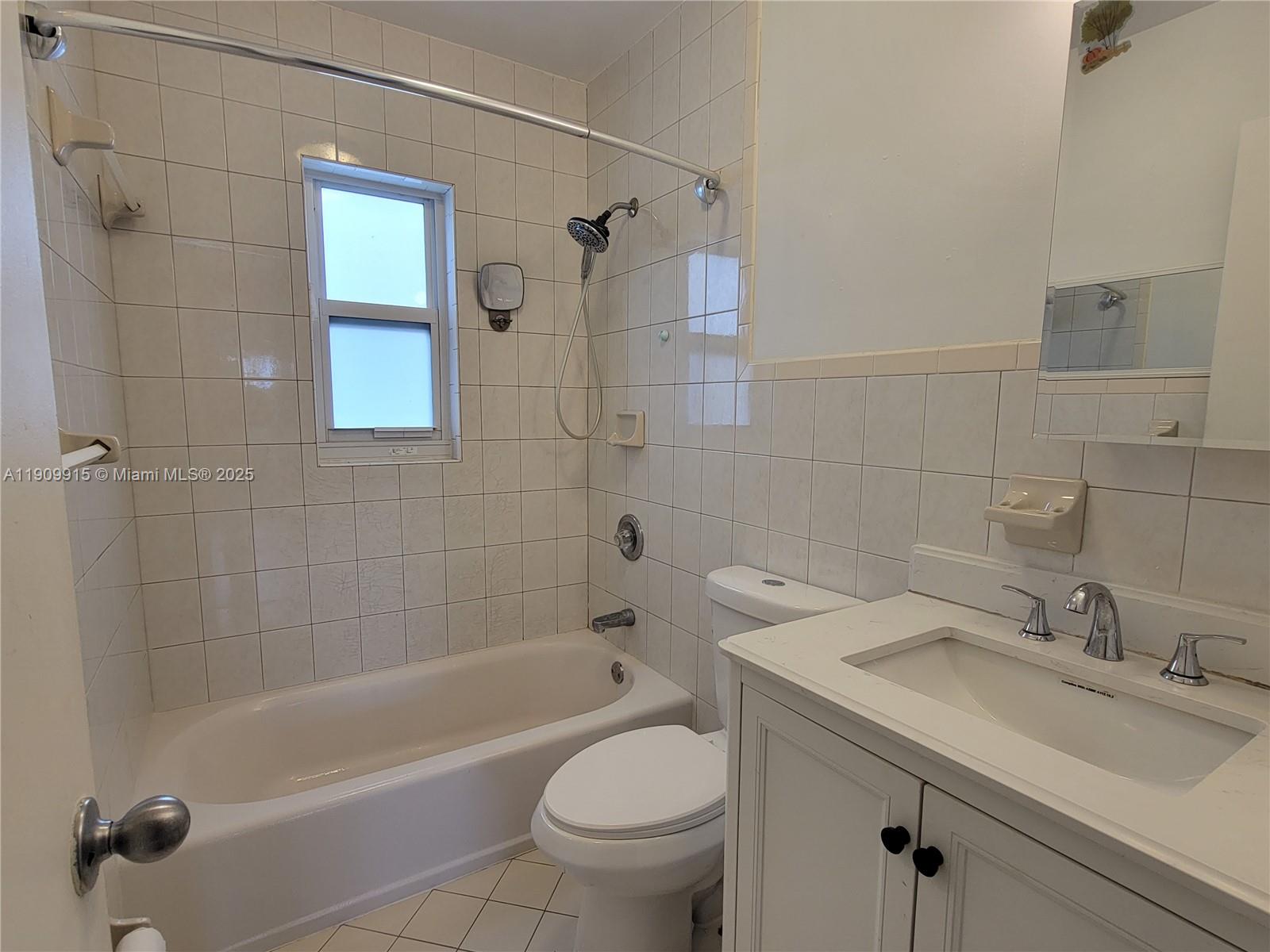 3433 Southwest 12th Street, Unit UPSTAIRS Miami, FL 33135 - Photo 16 of 23