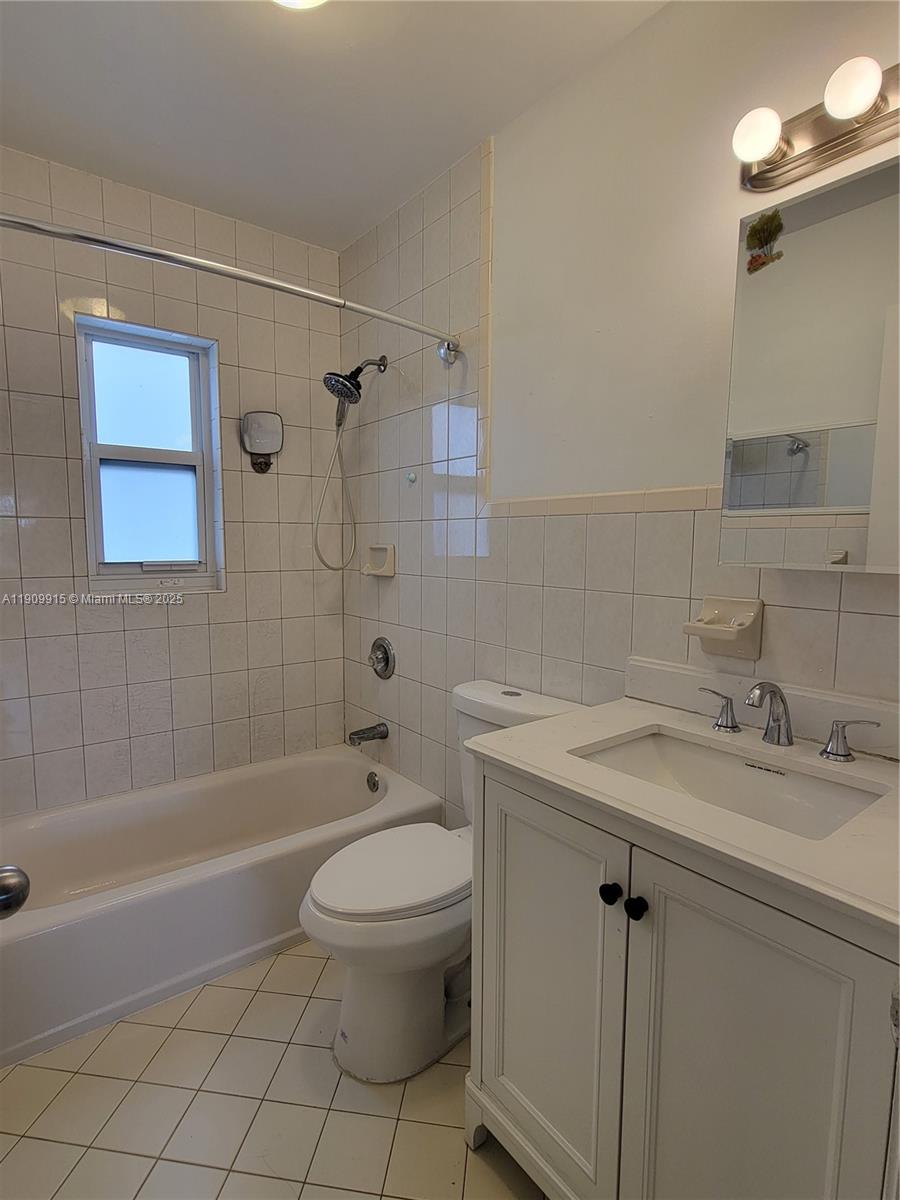 3433 Southwest 12th Street, Unit UPSTAIRS Miami, FL 33135 - Photo 17 of 23