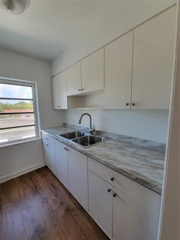 $2,850 | 3433 Southwest 12th Street, Unit UPSTAIRS, Miami, FL 33135