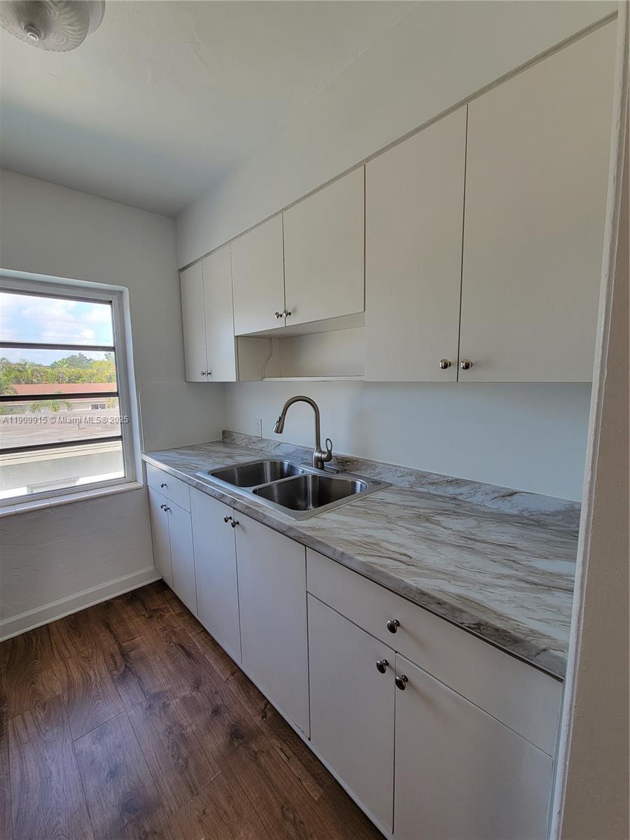 3433 Southwest 12th Street, Unit UPSTAIRS Miami, FL 33135 - Photo 8 of 23