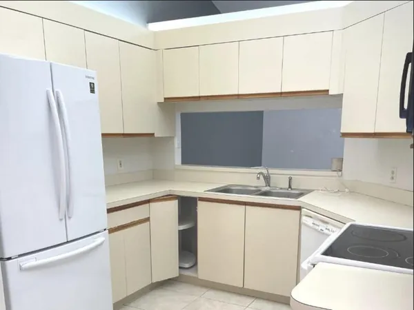 $2,150 | 6531 Southeast Federal Highway, Unit E205, Stuart, FL 34997