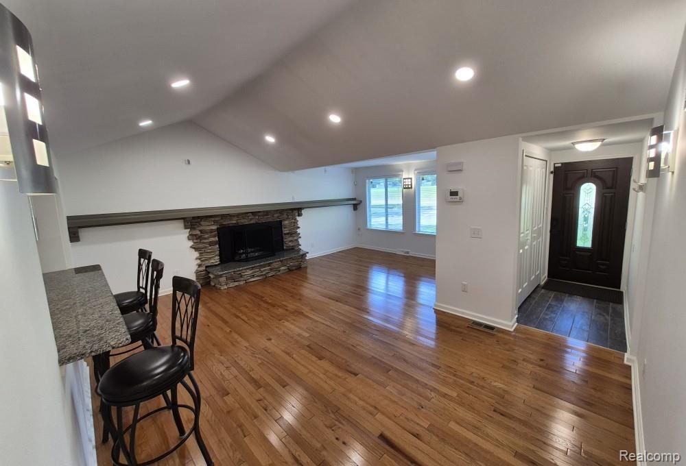 7377 Cooley Lake Road West Bloomfield, MI 48324 - Photo 2 of 59