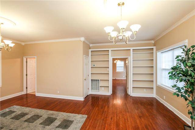1400 Gratton Road Clarksville, TN 37043 - Photo 8 of 20 Another view of the living room with bookshelves