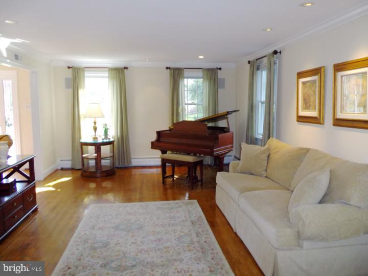 3873 Robin Road Buckingham, PA 18925 - Photo 10 of 23