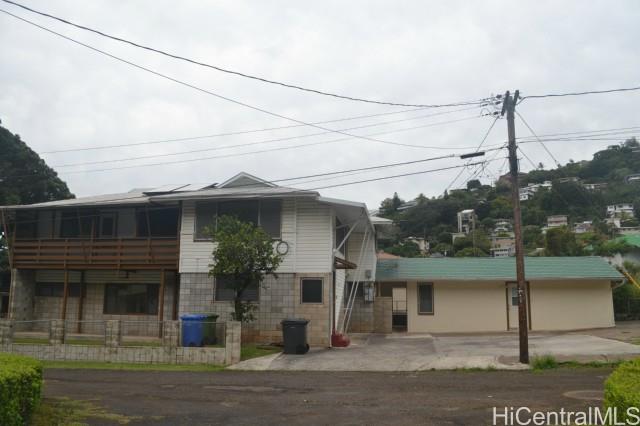 2549 Pauoa Road, Unit A Honolulu, HI 96813 - Photo 1 of 1 a front view of a house with garden