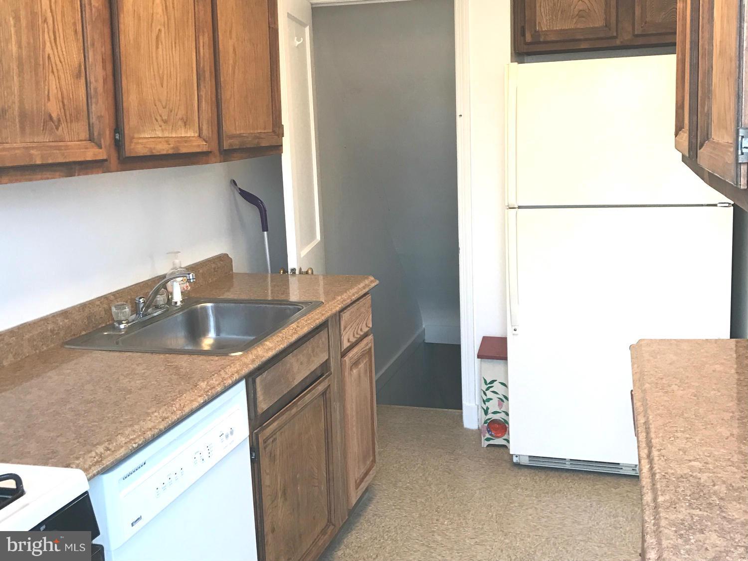 928 Arncliffe Road Baltimore, MD 21221 - Photo 11 of 27 Kitchen