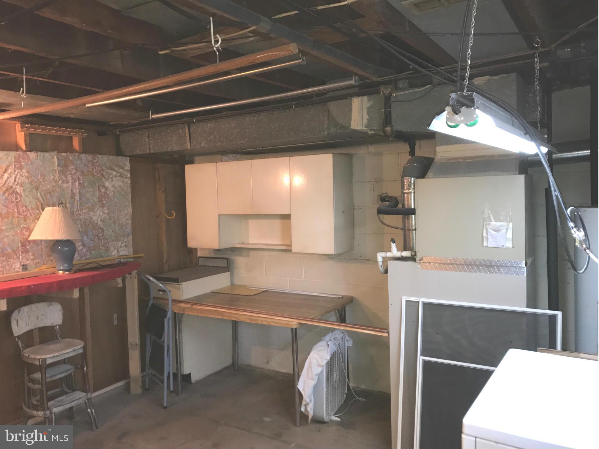 928 Arncliffe Road Baltimore, MD 21221 - Photo 22 of 27 Utility and Laundry Room