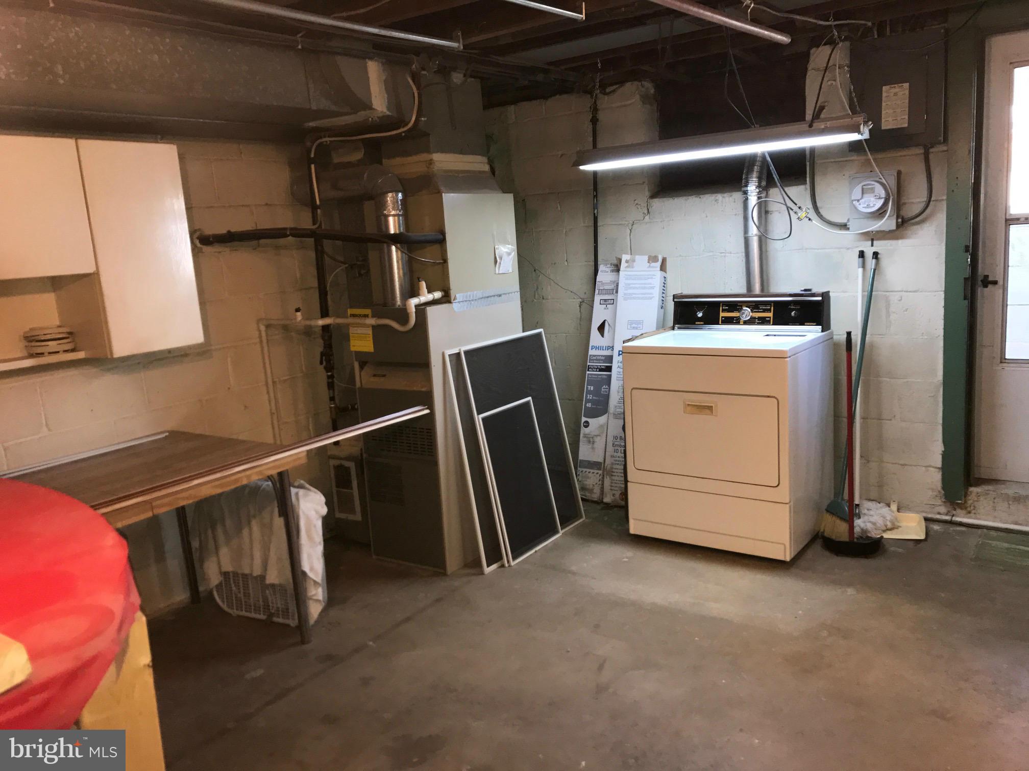 928 Arncliffe Road Baltimore, MD 21221 - Photo 23 of 27 Utility and Laundry Room