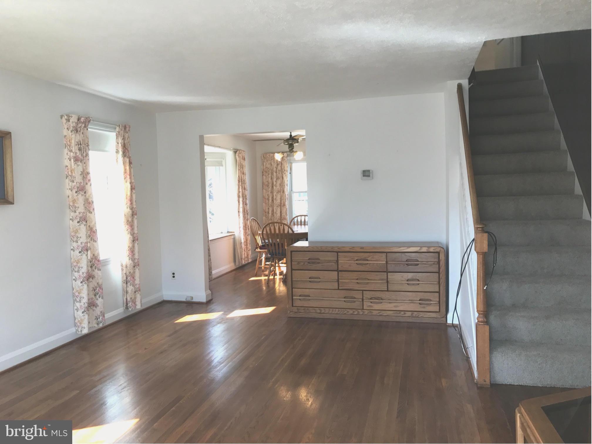 928 Arncliffe Road Baltimore, MD 21221 - Photo 6 of 27 Living Room with great hardwood floors