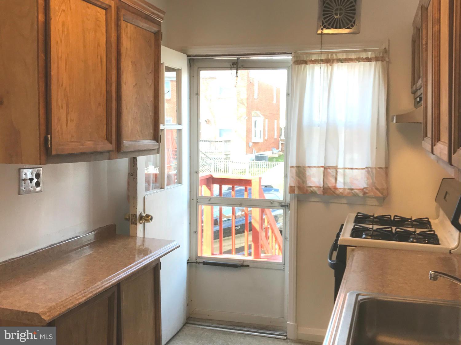928 Arncliffe Road Baltimore, MD 21221 - Photo 10 of 27 Kitchen with plenty of cabinet and counter space