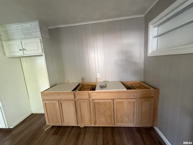 $64,000 | 211 East Cleveland Street, West Frankfort, IL 62896