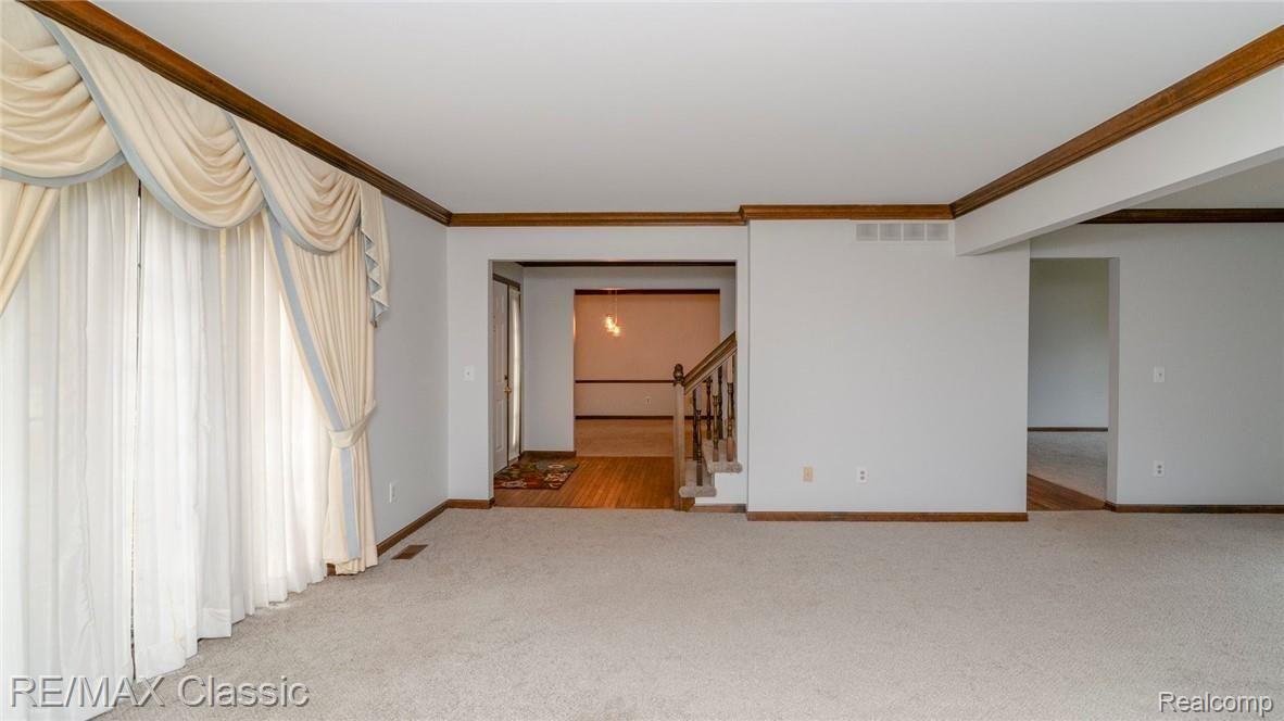 688 Sunlight Drive Rochester, MI 48309 - Photo 11 of 63 016_41.jpg