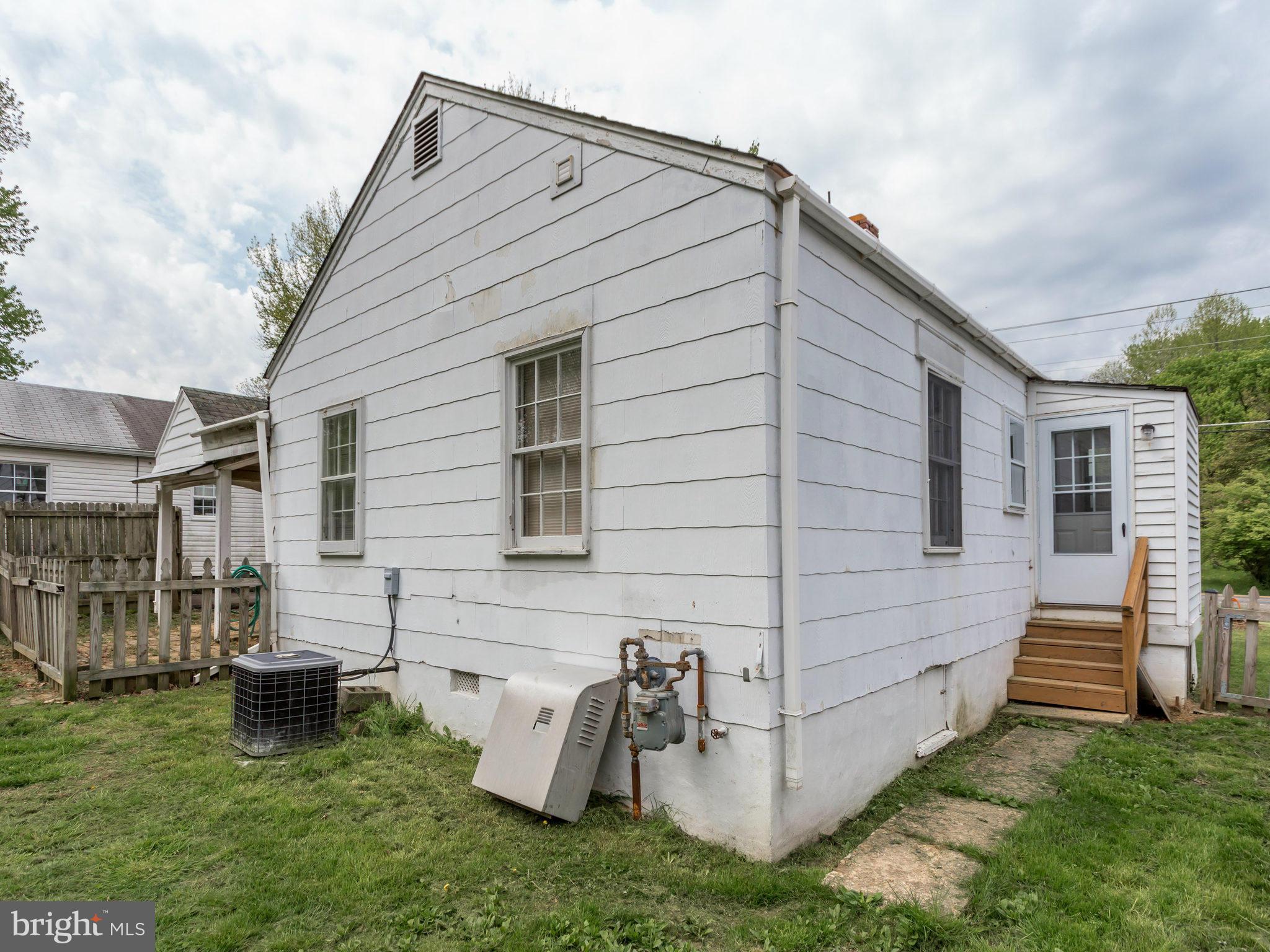4025 Roberts Road Fairfax, VA 22032 - Photo 4 of 21 Exterior (Rear)