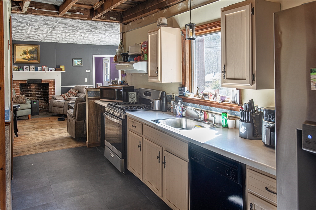 31 Goshen Road Williamsburg, MA 01096 - Photo 8 of 21