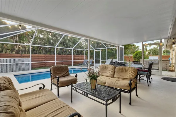 a view of a house with backyard and garden