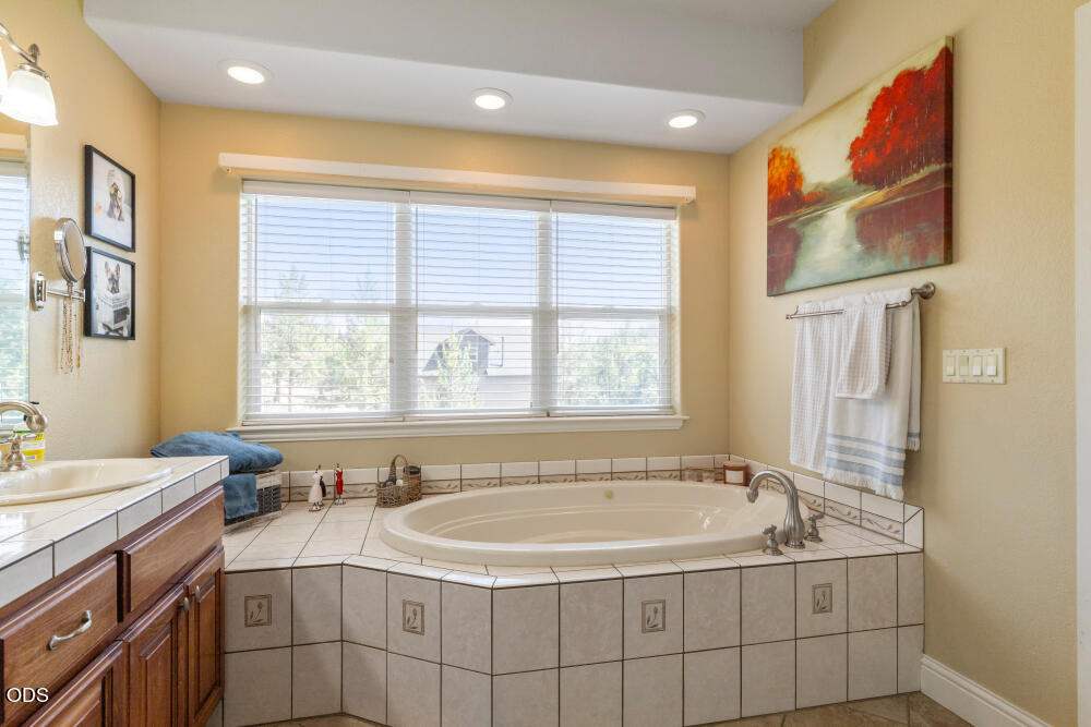 9629 Kestrel Road Klamath Falls, OR 97601 - Photo 38 of 73
