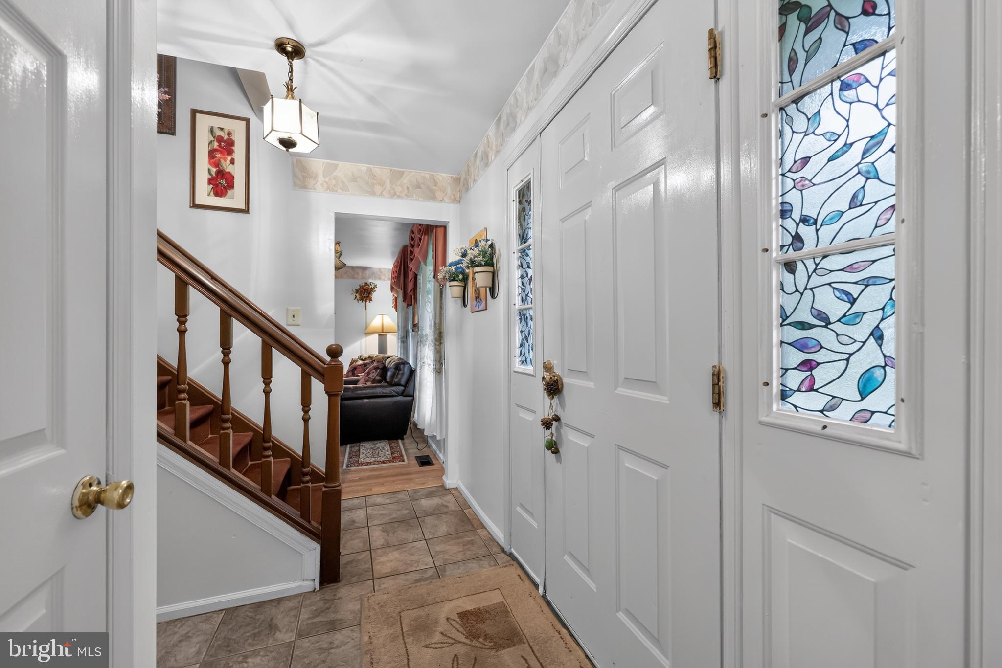55 North State Road Springfield, PA 19064 - Photo 6 of 31 Foyer