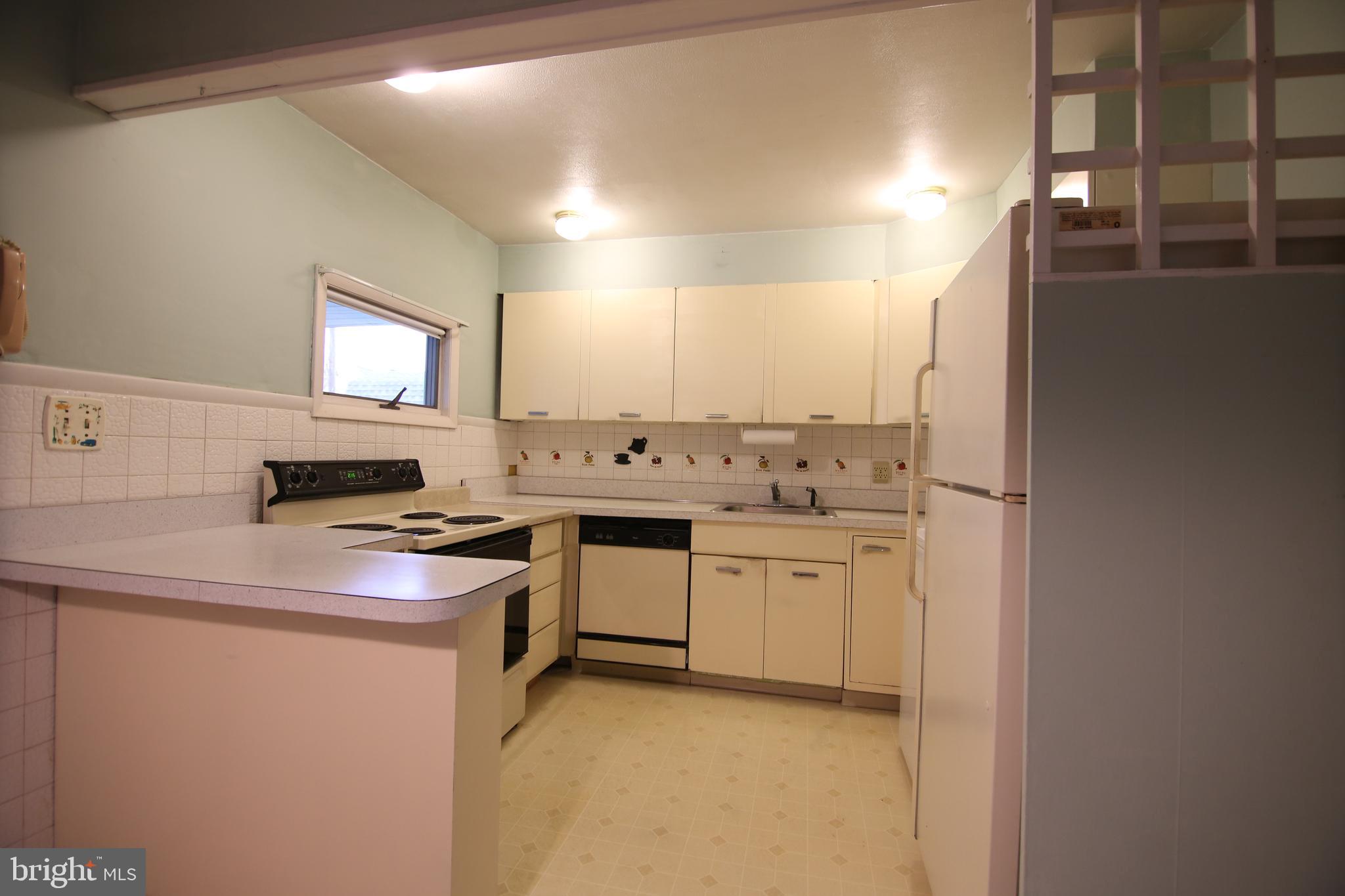 30 Curry Hill Road Levittown, PA 19057 - Photo 3 of 13 Gallery Image 3