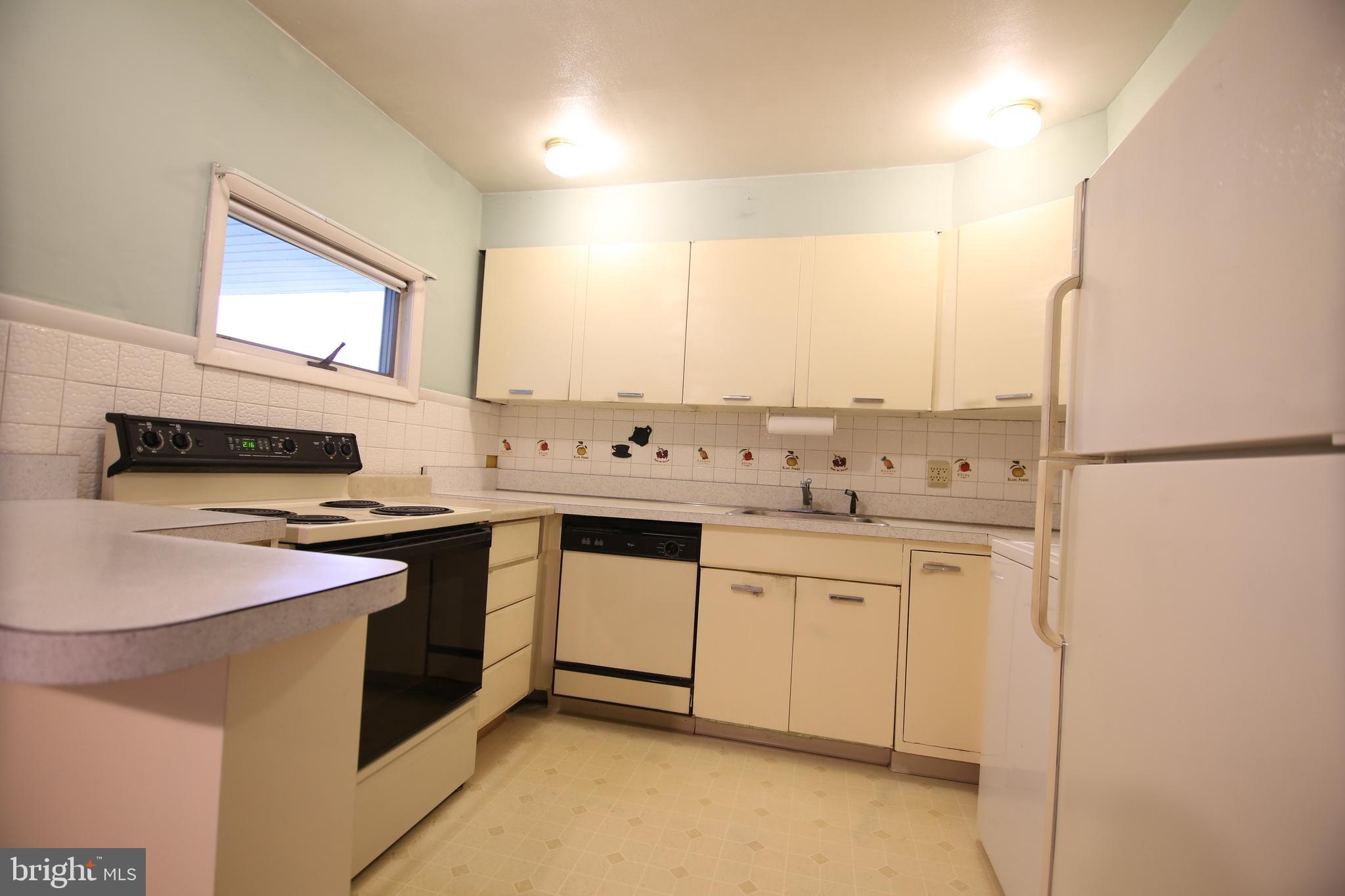 30 Curry Hill Road Levittown, PA 19057 - Photo 4 of 13 Gallery Image 4