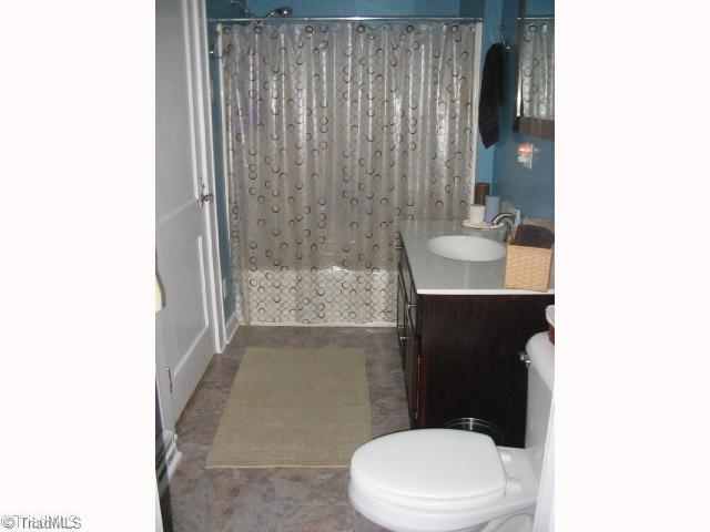 6866 Pilot View Street Rural Hall, NC 27045 - Photo 5 of 9 Master Bath/Spa.