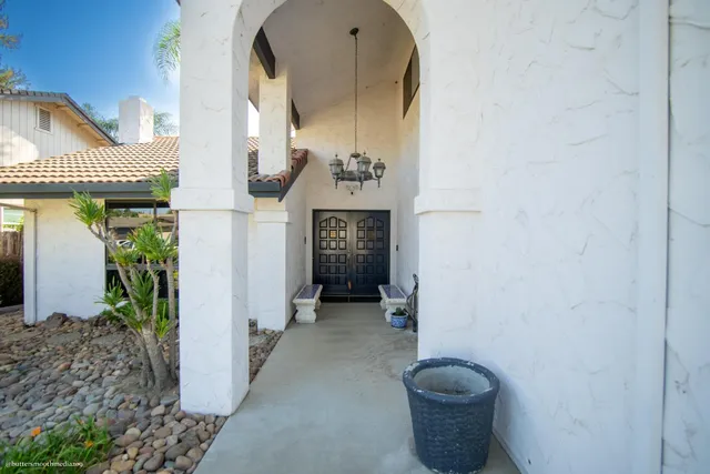 a view of a entryway of house