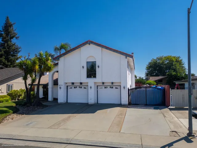 a view of backyard with sitting area and wooden fence