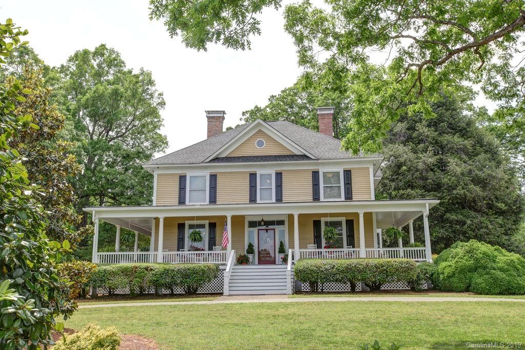 1003 Ferguson Ridge Road Gastonia, NC 28052 - Photo 1 of 36 a front view of a house with a garden