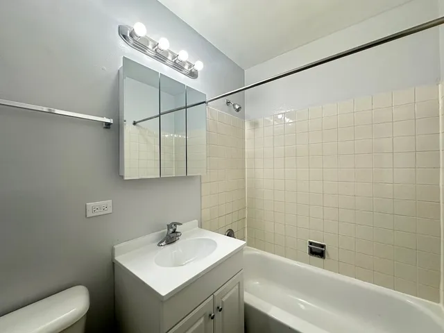 $1,150 | 4537 North Dover Street, Unit 1D, Chicago, IL 60640