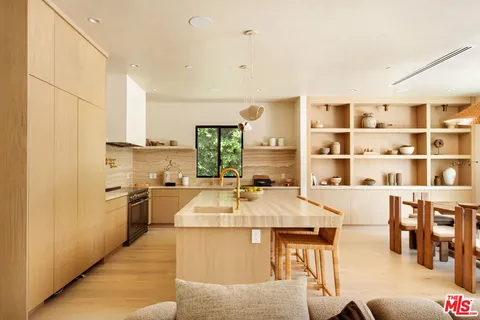 $4,395,000 | 636 North Laurel Avenue, Los Angeles, CA 90048