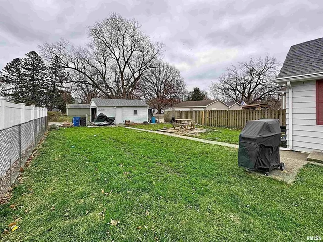 $130,000 | 2320 18th Street A, Moline, IL 61265