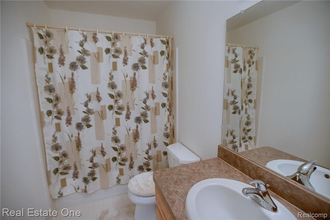 2054 Baron Rochester, MI 48307 - Photo 29 of 32 Bathroom.jpg