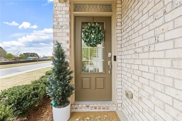 a view of an entryway of the house