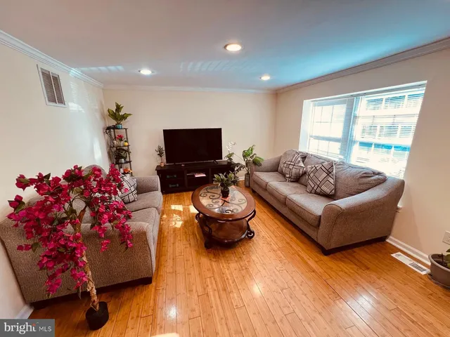 $440,000 | 3331 Wyndale Court, Woodbridge, VA 22192