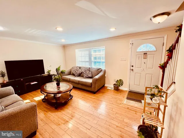 $440,000 | 3331 Wyndale Court, Woodbridge, VA 22192