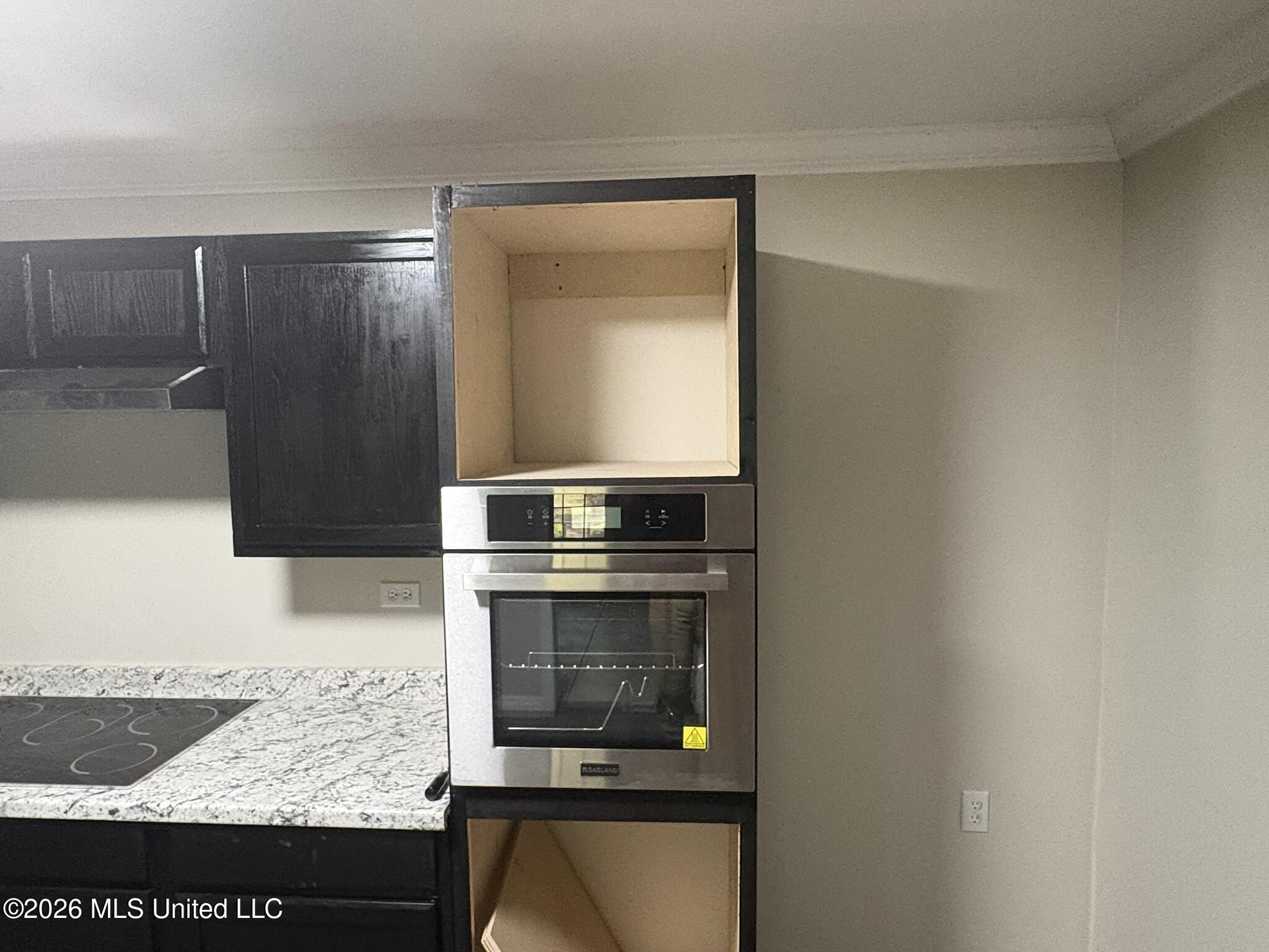 161 Smith Road Cleveland, MS 38732 - Photo 16 of 27 161 Smith Road Kitchen Oven