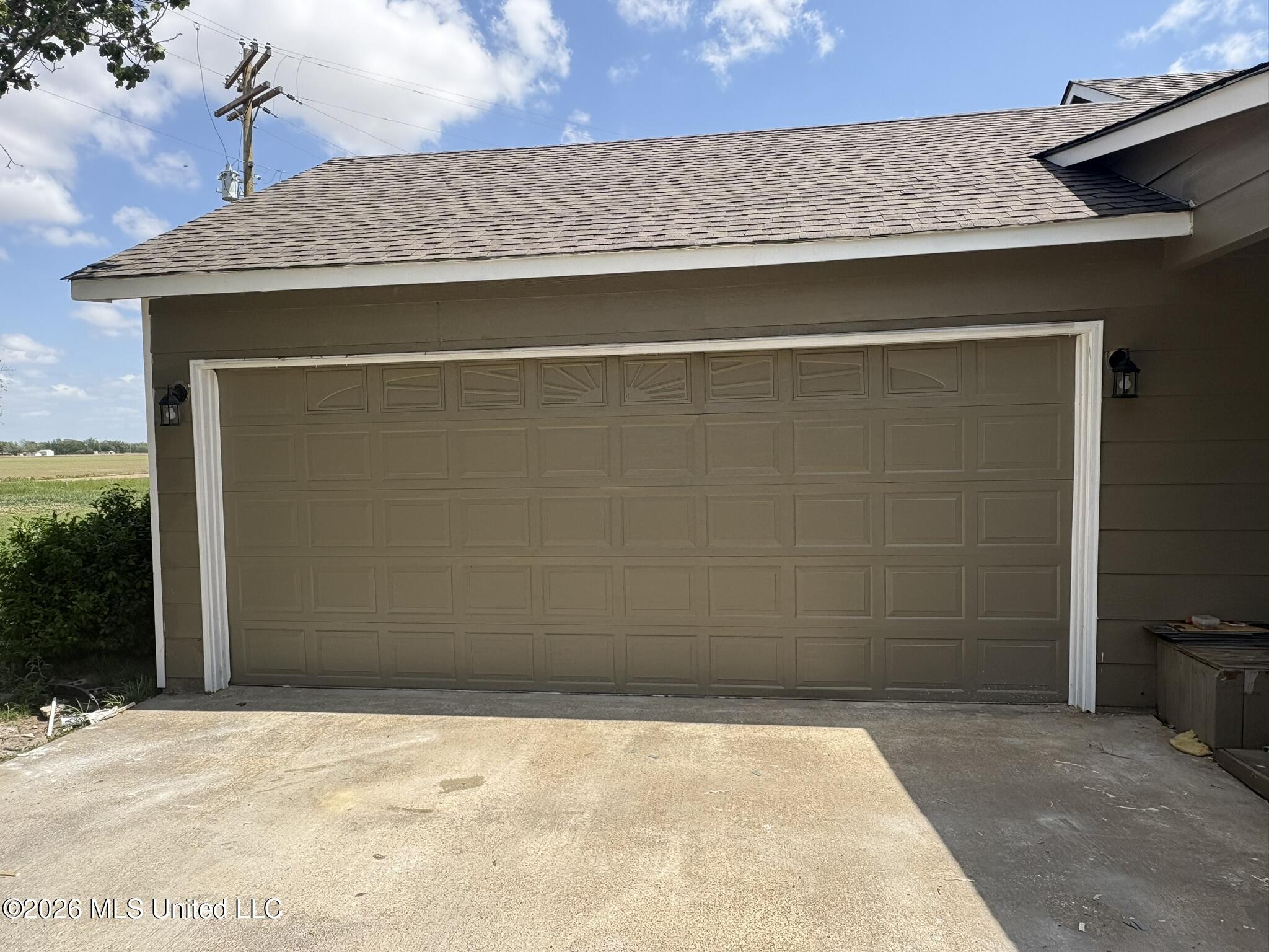 161 Smith Road Cleveland, MS 38732 - Photo 22 of 27 161 Smith Garage Door Out