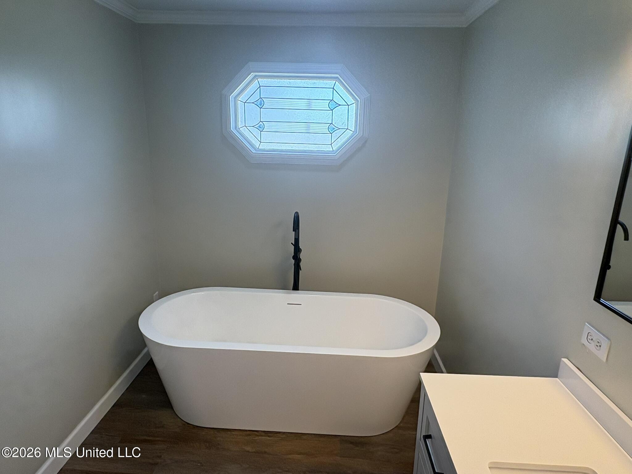 161 Smith Road Cleveland, MS 38732 - Photo 5 of 27 161 Smith Road Primary Bathroom Tub