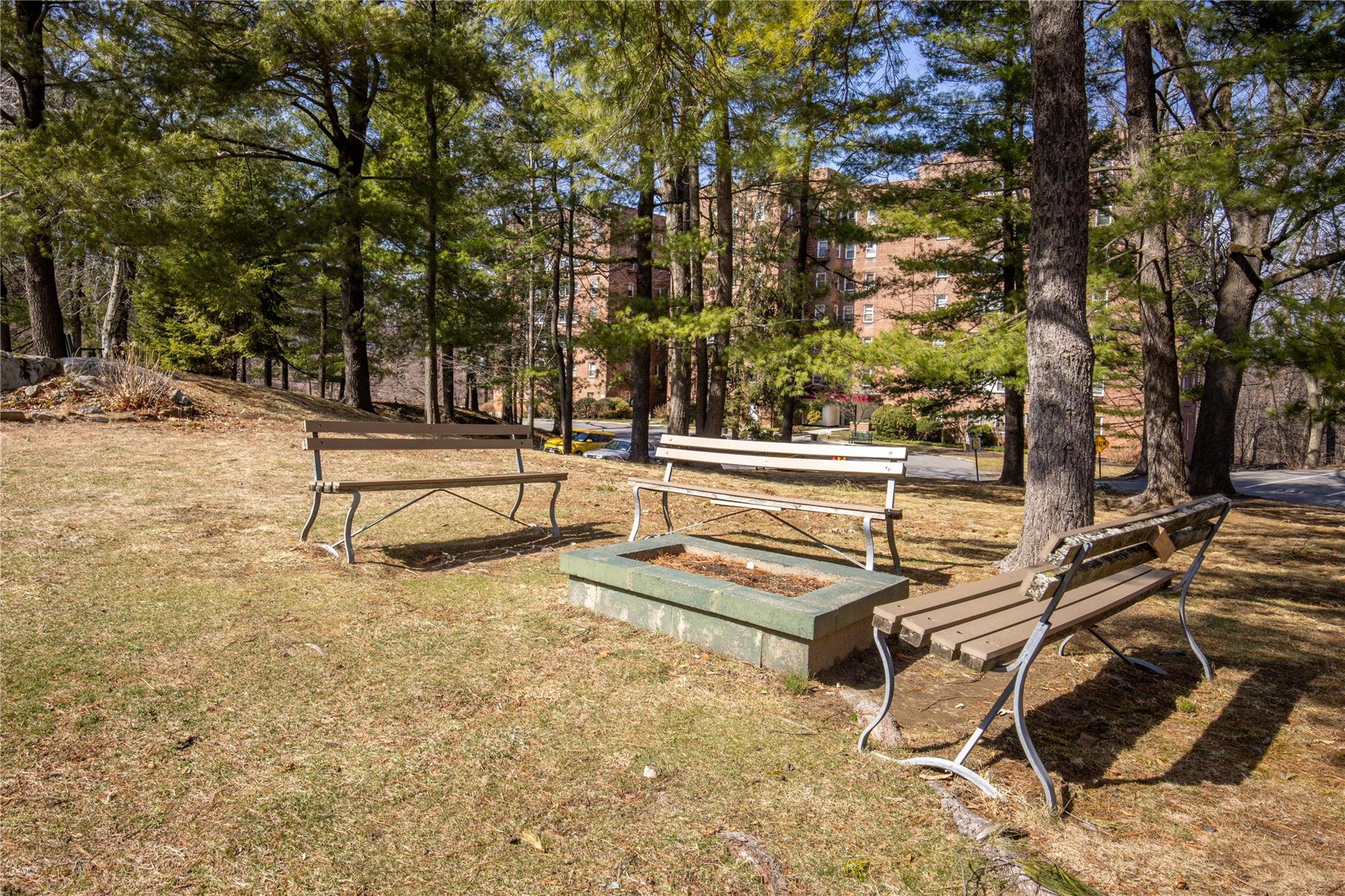 615 Palmer Road, Unit 602 Yonkers, NY 10701 - Photo 20 of 23 a view of a backyard with chairs
