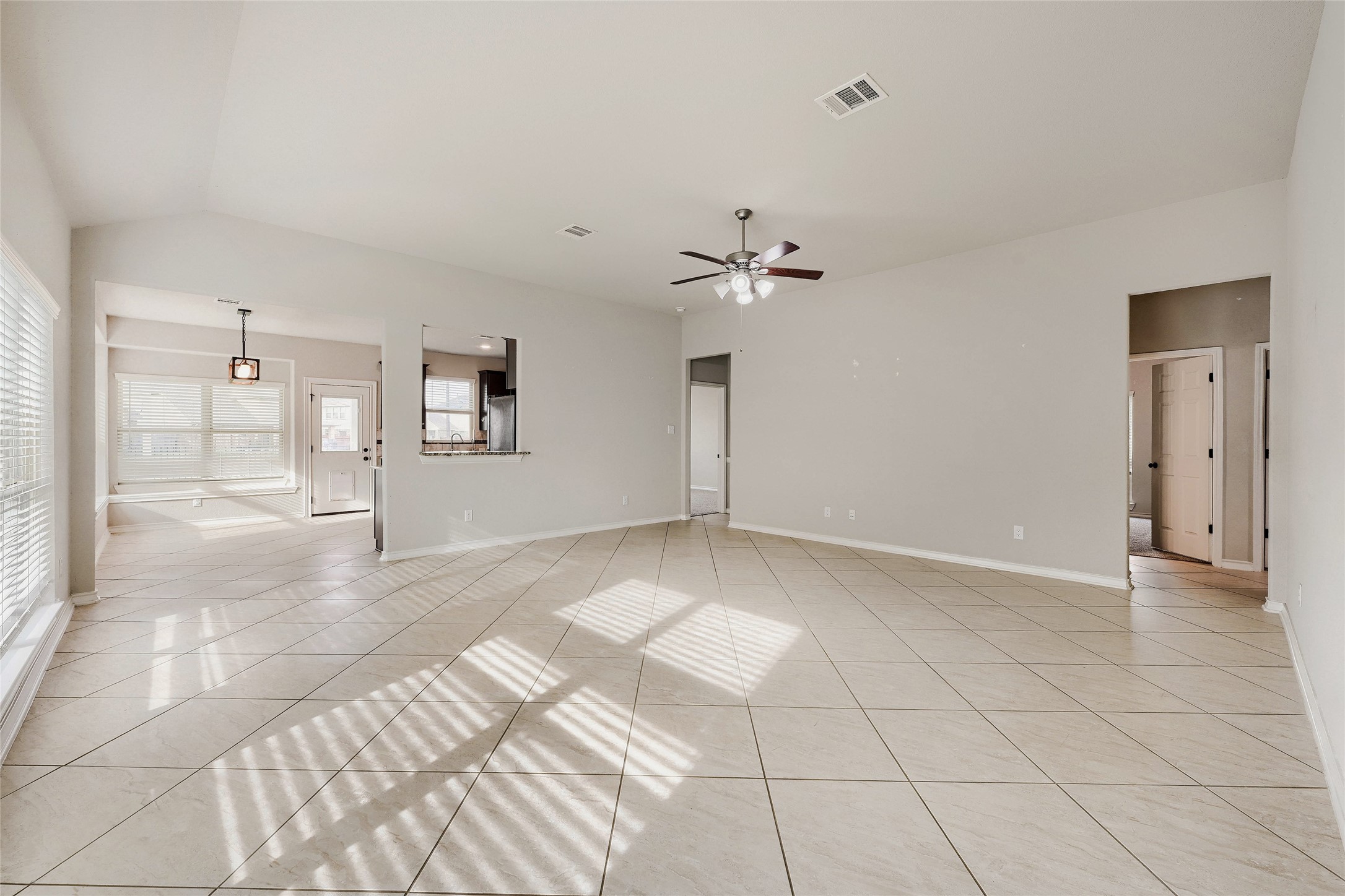 6210 Mason Way Rosenberg, TX 77471 - Photo 5 of 28 Living Room