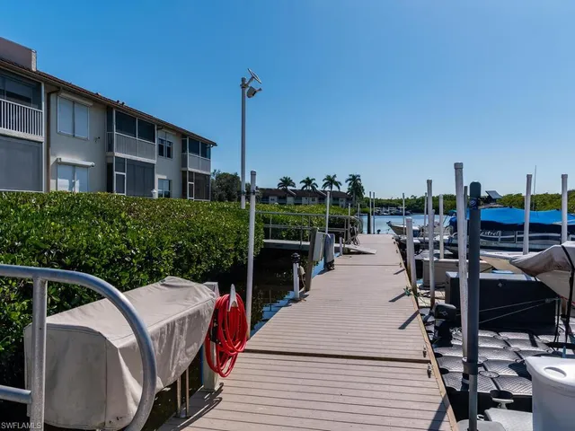 $329,900 | 206 Newport Drive, Unit 805, Naples, FL 34114