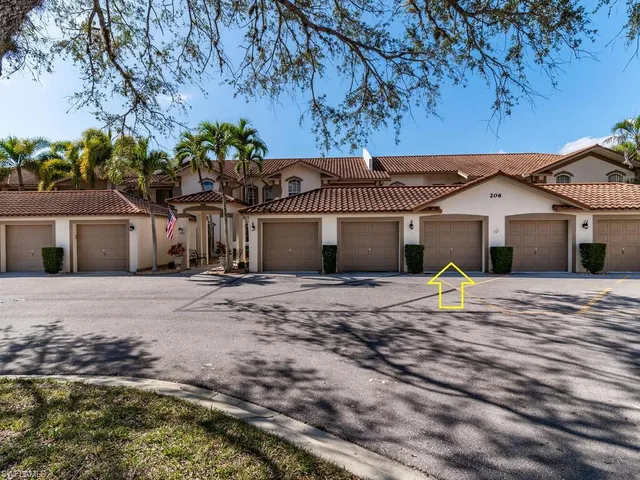 $329,900 | 206 Newport Drive, Unit 805, Naples, FL 34114