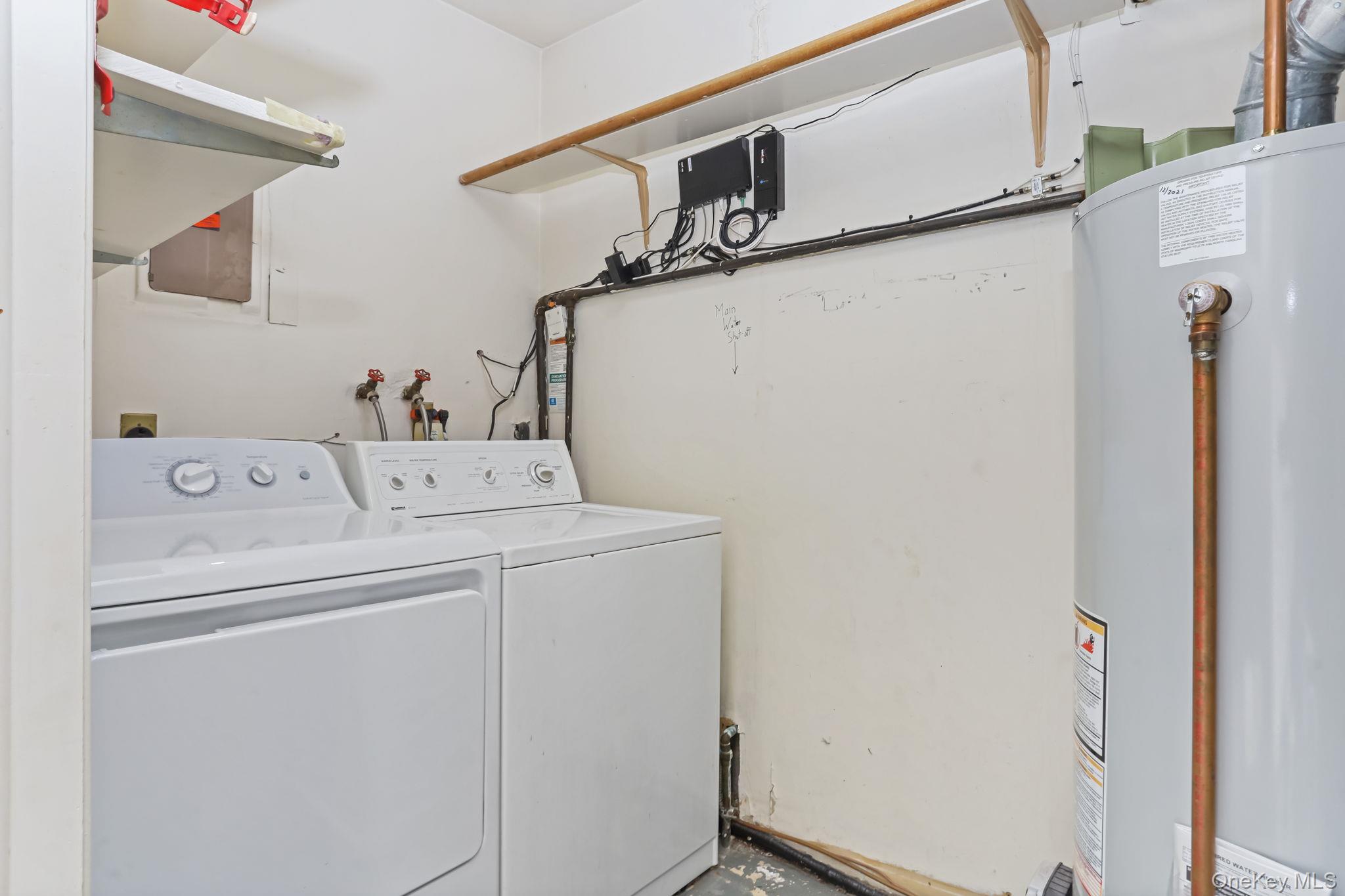 40 Pine Ridge Road Larchmont, NY 10538 - Photo 21 of 40 a utility room with dryer and washer