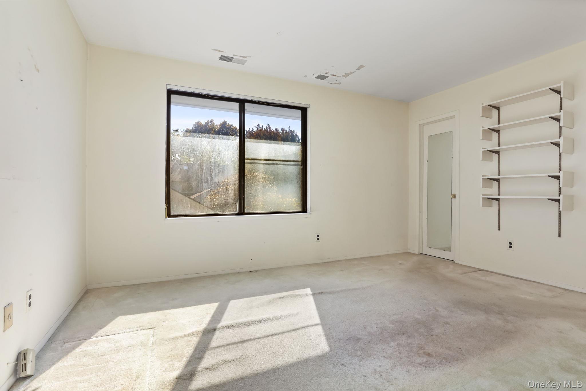 40 Pine Ridge Road Larchmont, NY 10538 - Photo 22 of 40 an empty room with windows