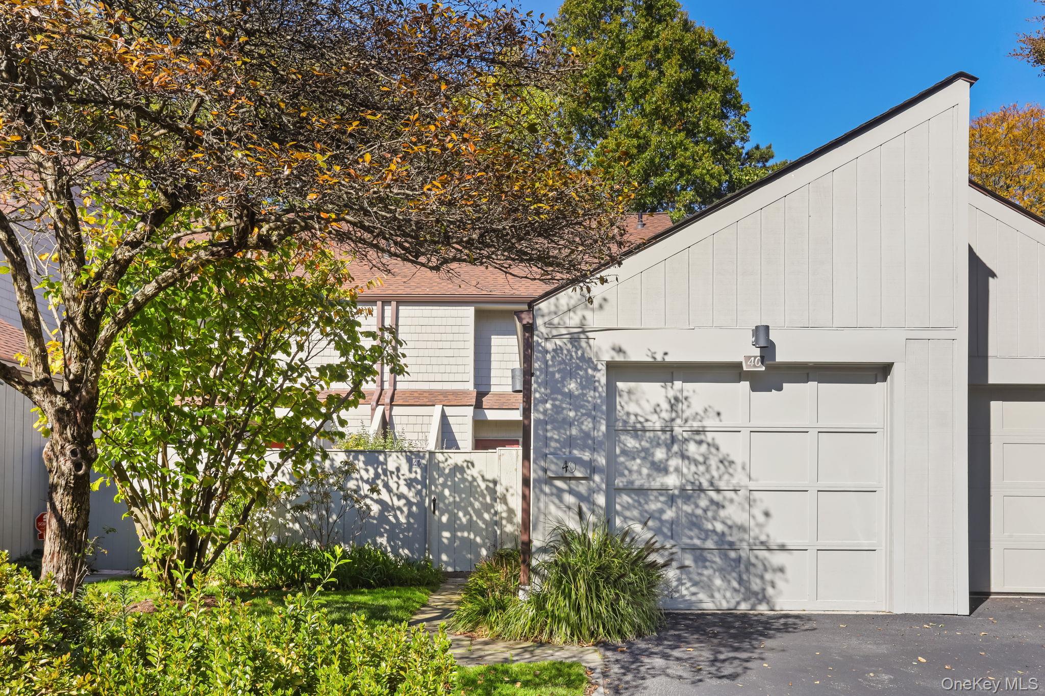 40 Pine Ridge Road Larchmont, NY 10538 - Photo 5 of 40 a backyard of a house with lots of green space