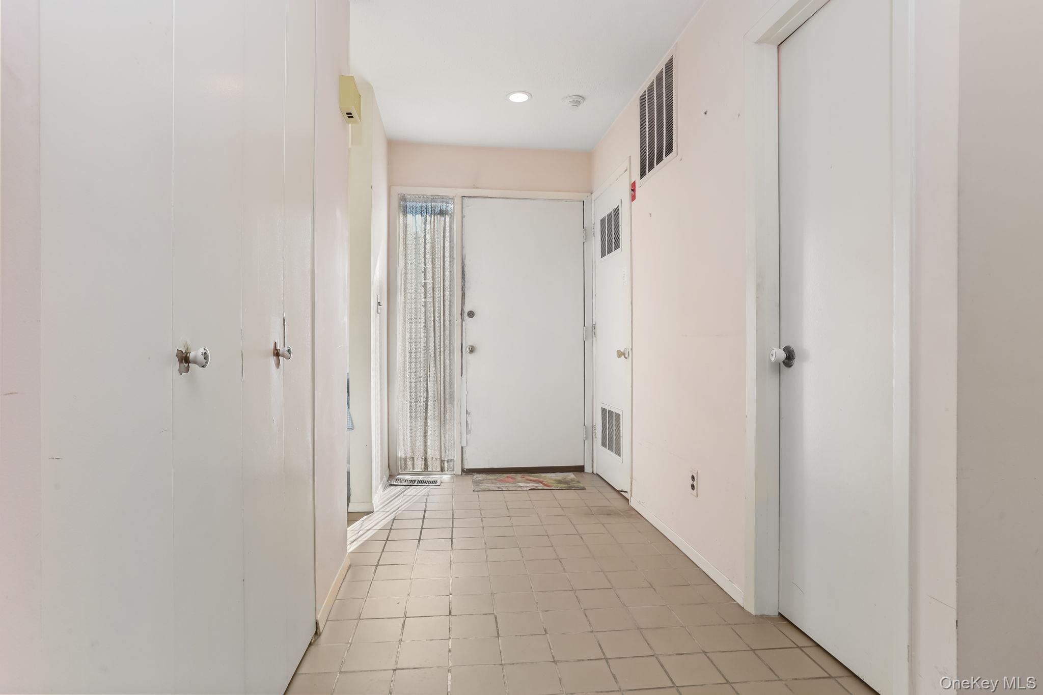 40 Pine Ridge Road Larchmont, NY 10538 - Photo 9 of 40 a view of a hallway