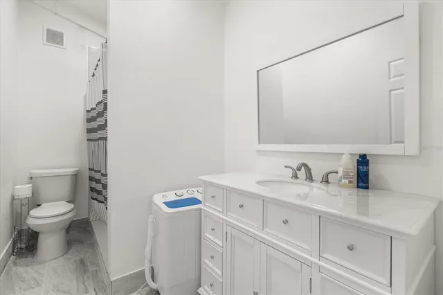 $2,165,000 | 2001 Lake Drive, Winter Park, FL 32789