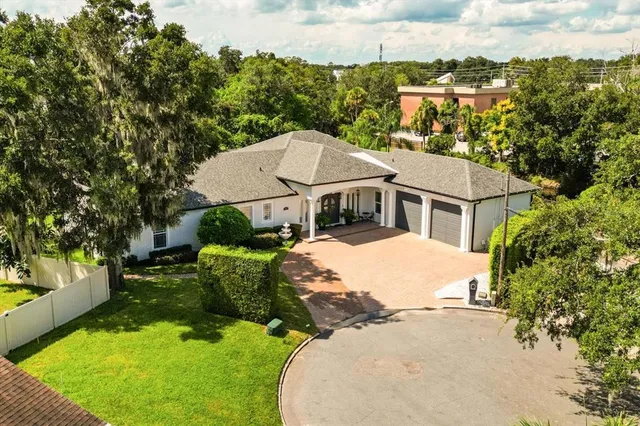 $2,165,000 | 2001 Lake Drive, Winter Park, FL 32789